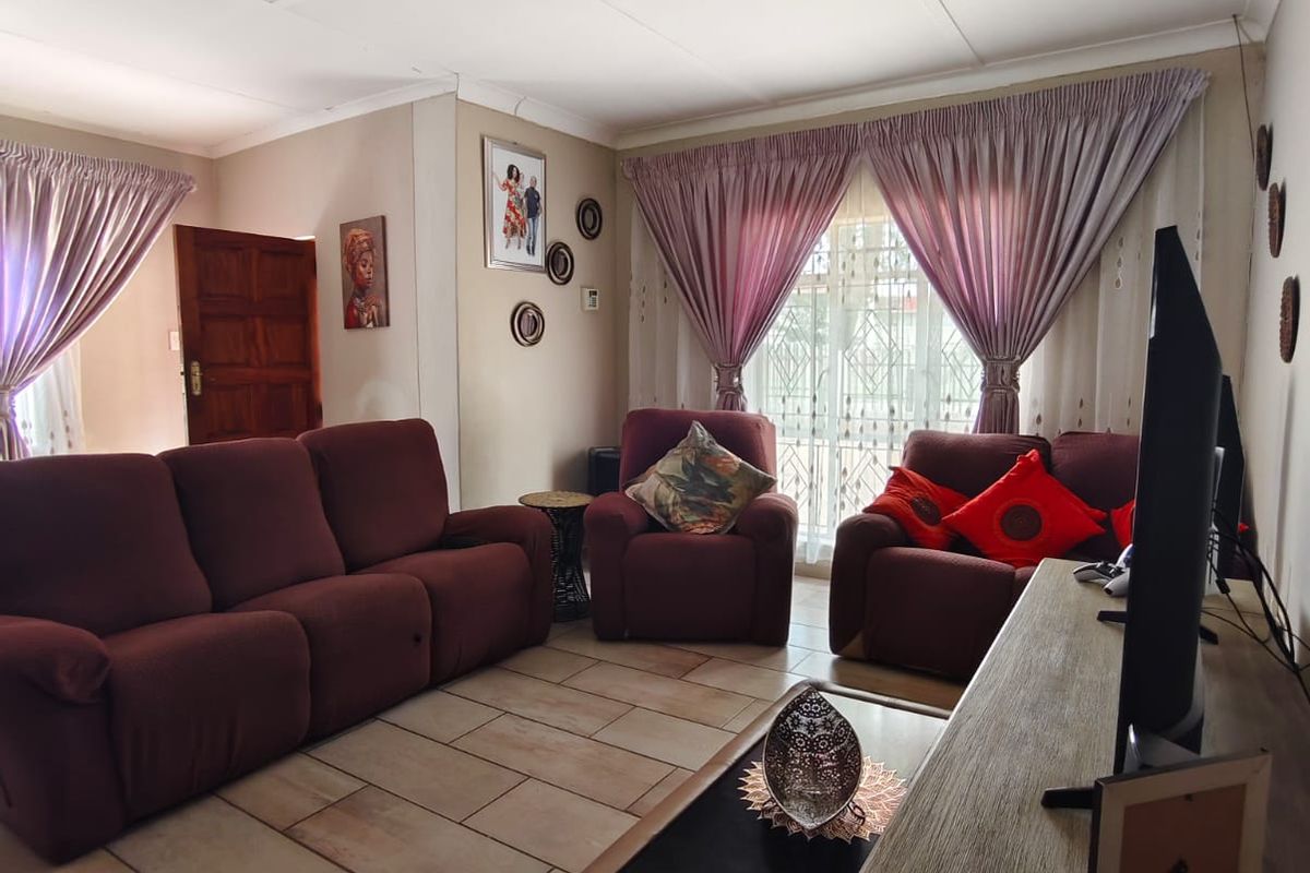 Bargain Modern Property – Walking Distance to Flavius Mareka College, Sasolburg - Photo 2