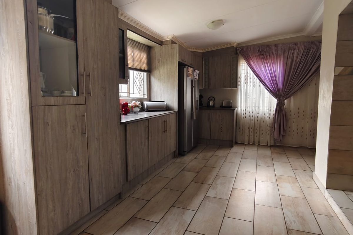 Bargain Modern Property – Walking Distance to Flavius Mareka College, Sasolburg - Photo 4