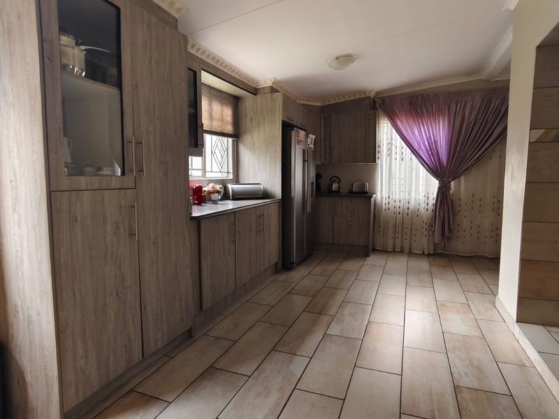 Bargain Modern Property – Walking Distance to Flavius Mareka College, Sasolburg - Photo 4