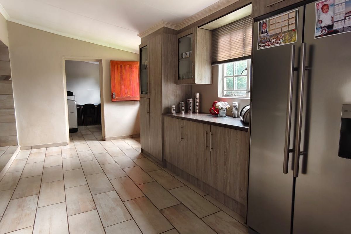 Bargain Modern Property – Walking Distance to Flavius Mareka College, Sasolburg - Photo 5