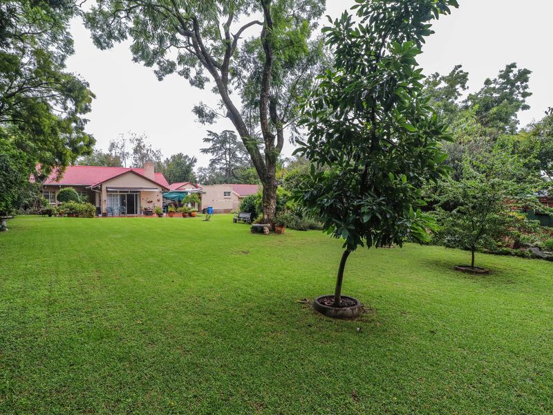 This lovely family home offers comfortable living with excellent additional features - Photo 5