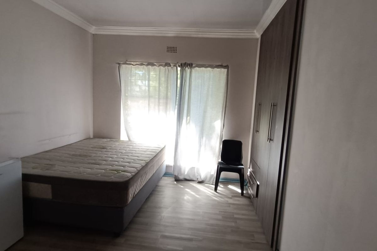 Investor’s Dream Near the University – Spacious 6 Bedroom Property on a Massive 1995sqm Stand! - Photo 5