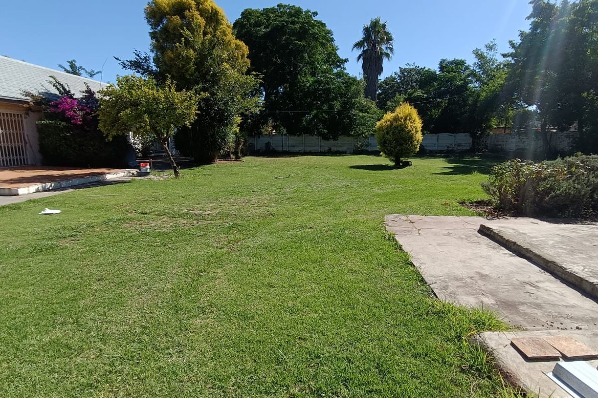 Investor’s Dream Near the University – Spacious 6 Bedroom Property on a Massive 1995sqm Stand! - Photo 3