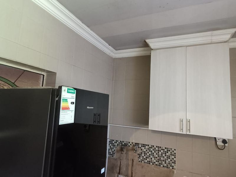 Investor’s Dream Near the University – Spacious 6 Bedroom Property on a Massive 1995sqm Stand! - Photo 7