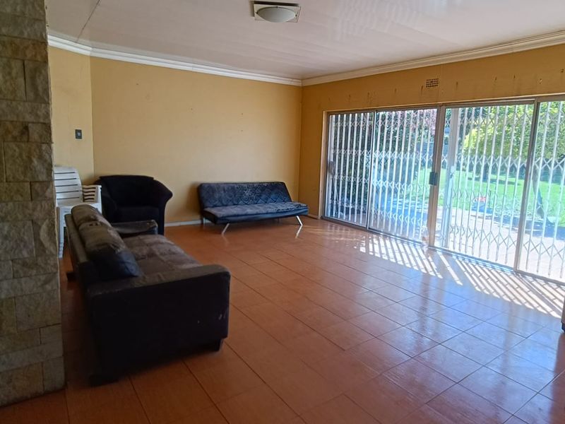 Investor’s Dream Near the University – Spacious 6 Bedroom Property on a Massive 1995sqm Stand! - Photo 6