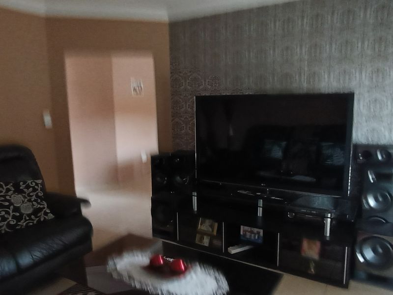 Beautiful for a good price in a great area! - Photo 4