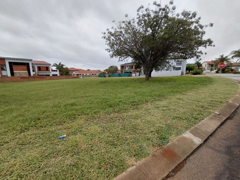 Prime Stand in Elegant Northview Estate - Photo 7