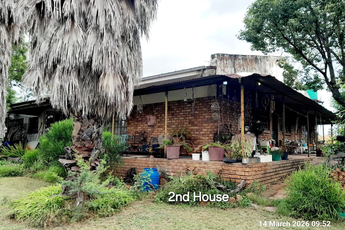 2 HOUSES with Cattle Kraal, Chicken Coops - Photo 5