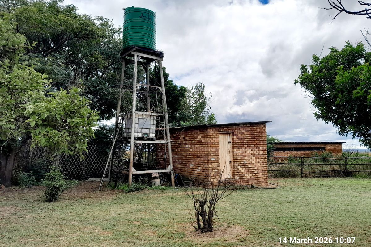 2 HOUSES with Cattle Kraal, Chicken Coops - Photo 2