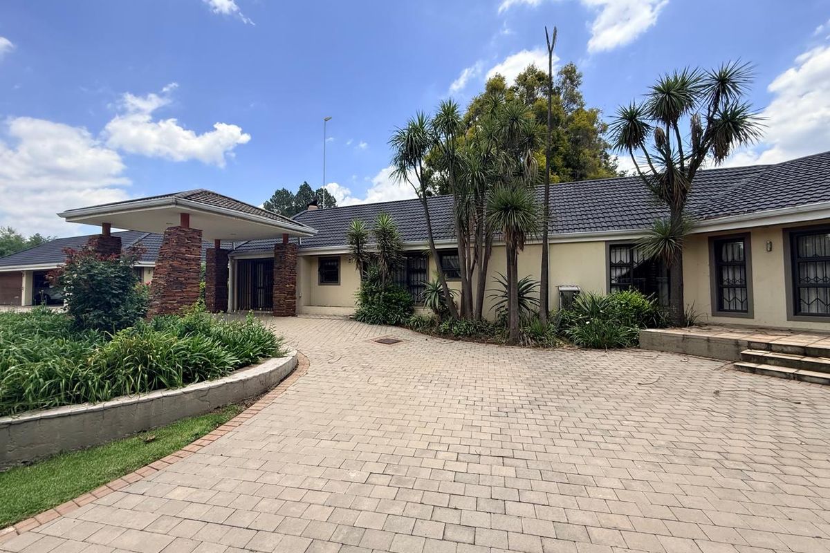 EXCLUSIVE LUXURY HOME – THREE RIVERS. - Photo 2