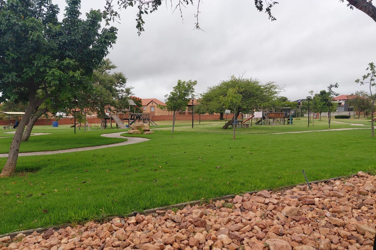 Prime Vacant Stand for sale in Woodhill Estate - Photo 3
