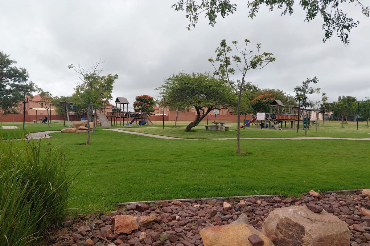 Prime Vacant Stand for sale in Woodhill Estate - Photo 2