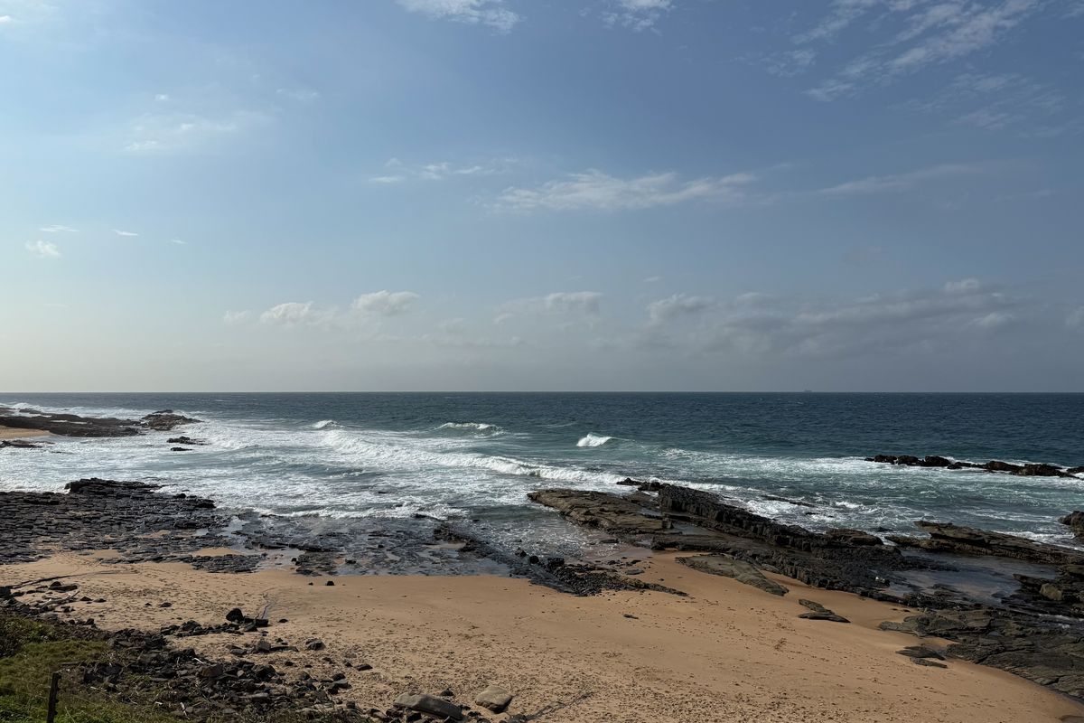 Prime Beachfront Location with Holiday Rental Potential - Photo 3