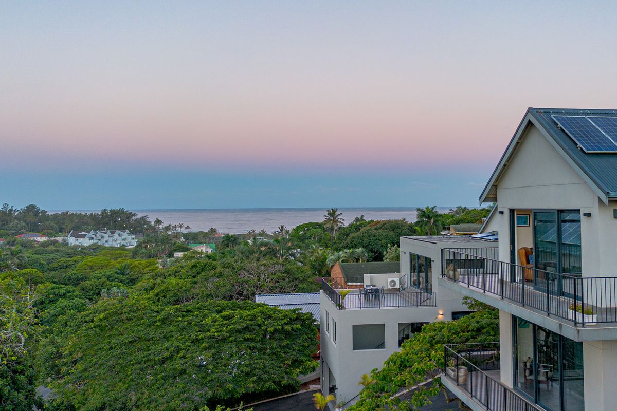 11 Bedroom Luxury Multi Residence with Ocean Views | Ideal for Family Living or Airbnb Investment - Photo 2