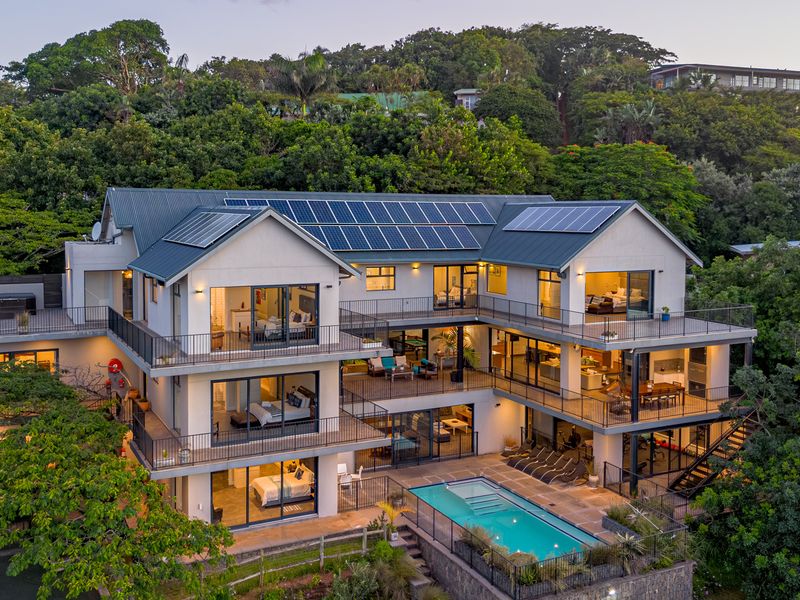 11 Bedroom Luxury Multi Residence with Ocean Views | Ideal for Family Living or Airbnb Investment - Photo 4