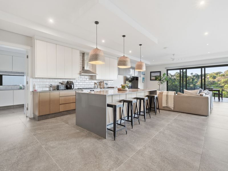 11 Bedroom Luxury Multi Residence with Ocean Views | Ideal for Family Living or Airbnb Investment - Photo 8