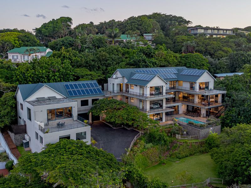 11 Bedroom Luxury Multi Residence with Ocean Views | Ideal for Family Living or Airbnb Investment - Photo 5