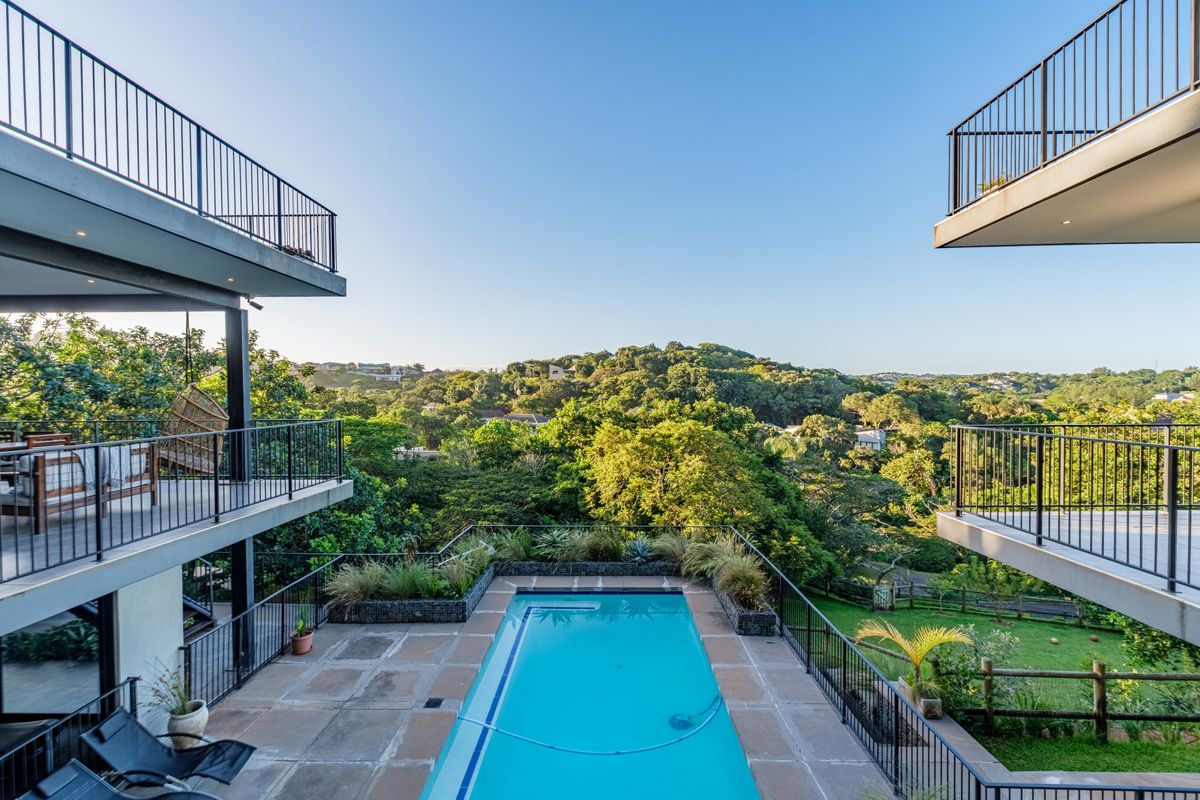 11 Bedroom Luxury Multi Residence with Ocean Views | Ideal for Family Living or Airbnb Investment - Photo 3