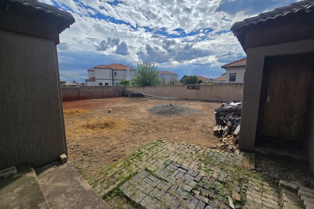 Newly Built Home in a Secure Estate – Finish It Your Way. - Photo 4