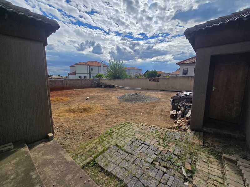 Newly Built Home in a Secure Estate – Finish It Your Way. - Photo 4