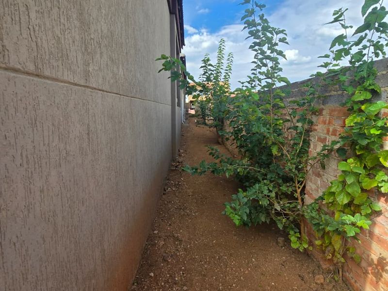 Newly Built Home in a Secure Estate – Finish It Your Way. - Photo 8