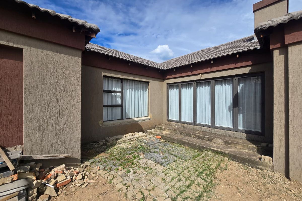 Newly Built Home in a Secure Estate – Finish It Your Way. - Photo 5