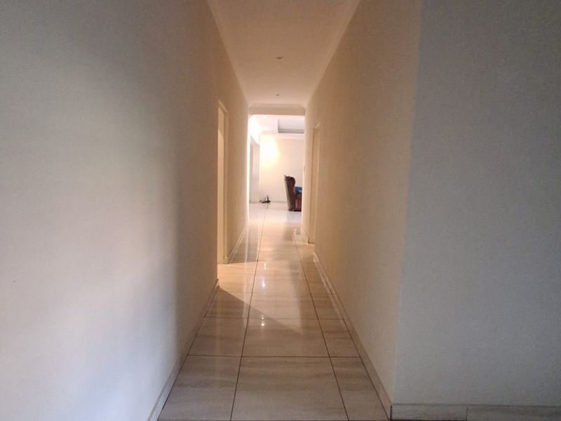 Spacious 4-Bedroom Family Home – - Photo 9