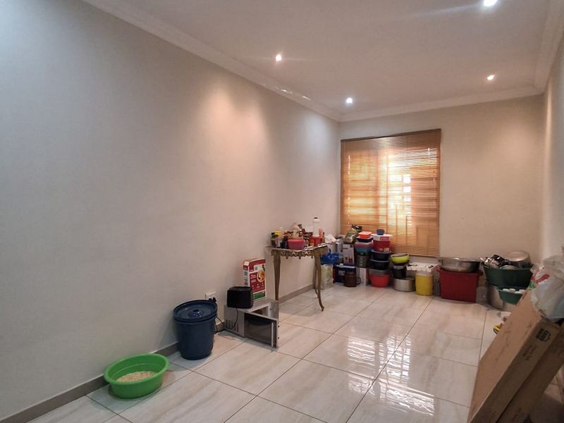 Spacious 4-Bedroom Family Home – - Photo 6