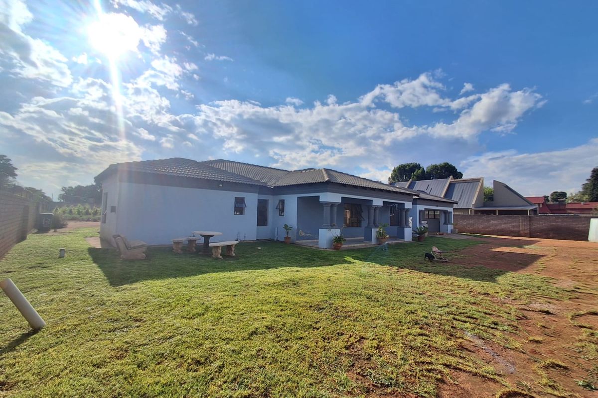 Spacious 4-Bedroom Family Home – - Photo 4