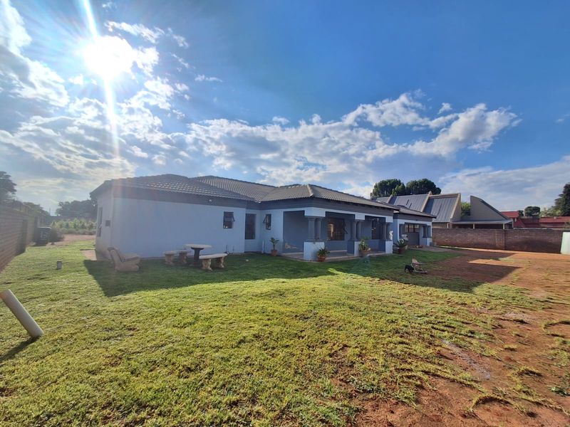 Spacious 4-Bedroom Family Home – - Photo 4