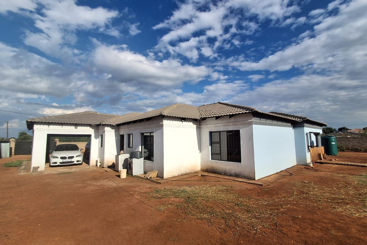 Spacious 4-Bedroom Family Home – - Photo 3