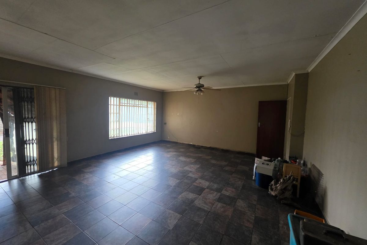 BARGAIN OF THE WEEK – BEAUTIFUL HOUSE FOR SALE IN VAALPARK - Photo 2