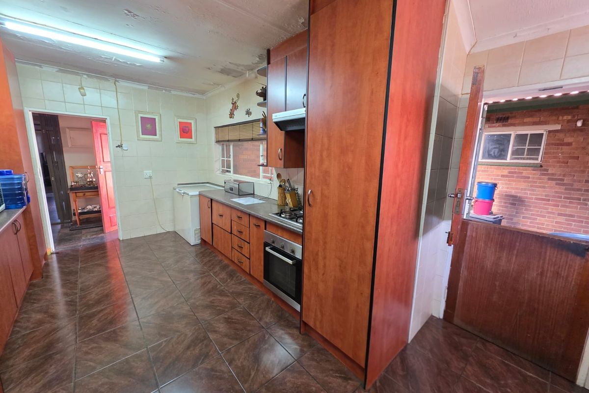 BARGAIN OF THE WEEK – BEAUTIFUL HOUSE FOR SALE IN VAALPARK - Photo 3