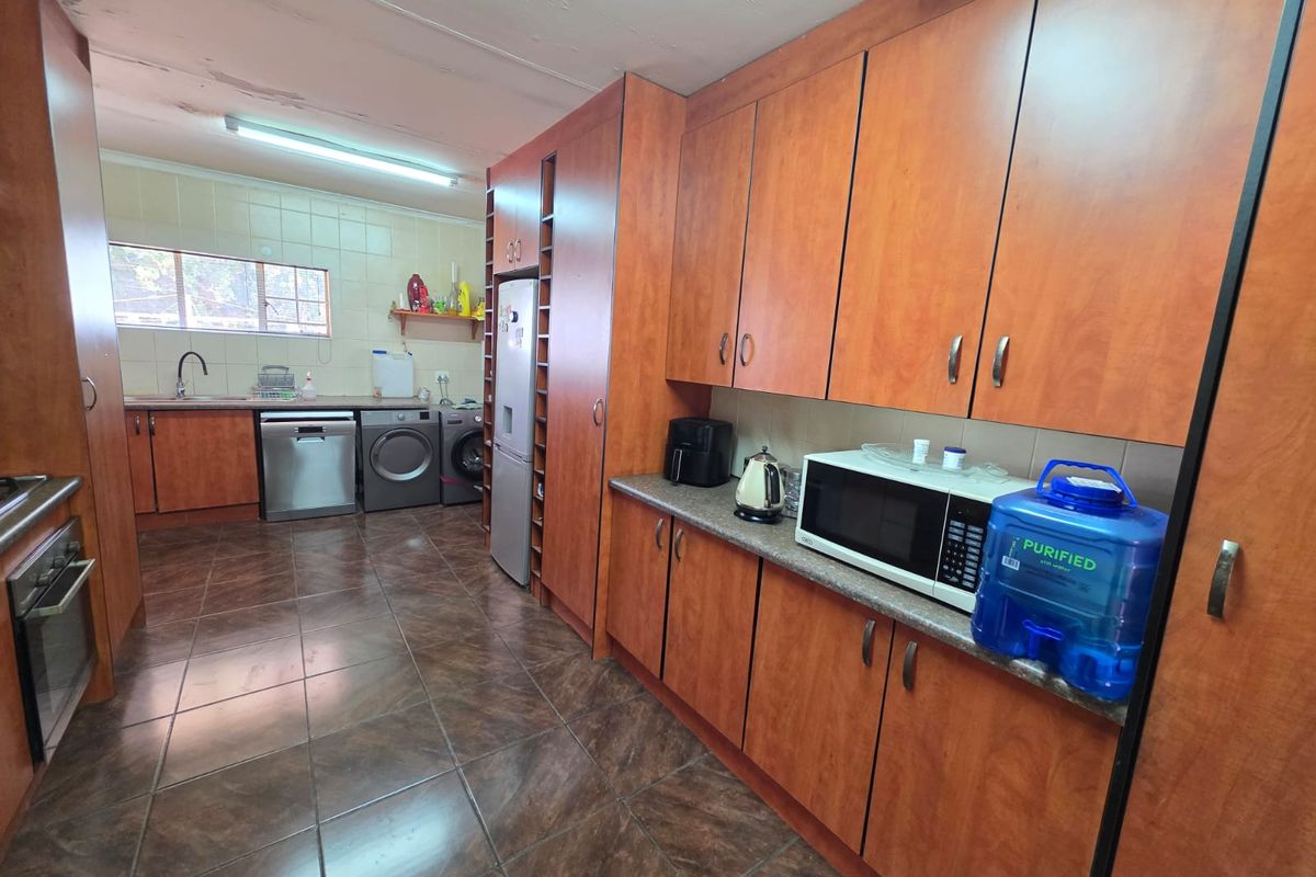 BARGAIN OF THE WEEK – BEAUTIFUL HOUSE FOR SALE IN VAALPARK - Photo 5