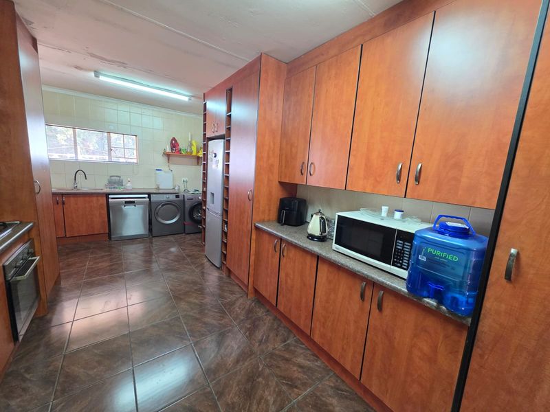 BARGAIN OF THE WEEK – BEAUTIFUL HOUSE FOR SALE IN VAALPARK - Photo 5