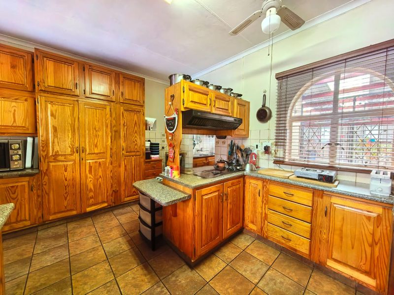Neat family house for sale in Sasolburg in a prime area, walking distance to schools and shopping ce - Photo 9