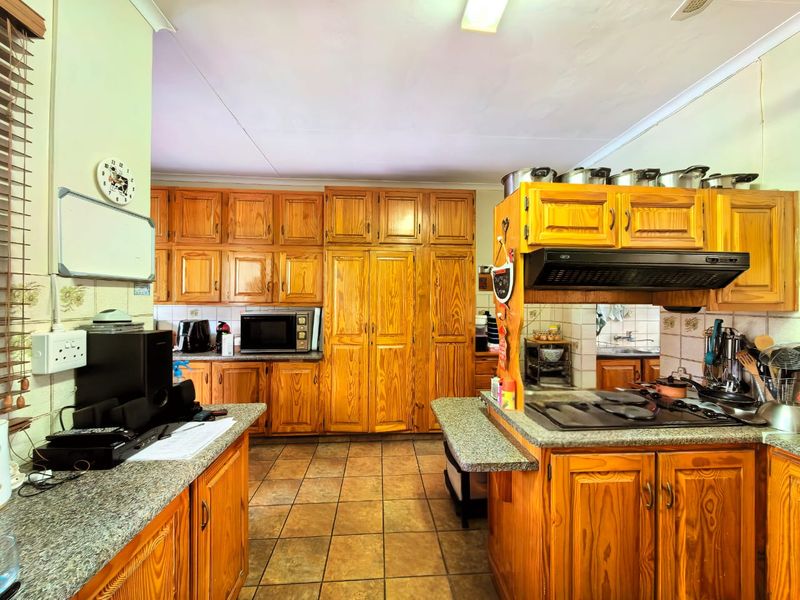 Neat family house for sale in Sasolburg in a prime area, walking distance to schools and shopping ce - Photo 10