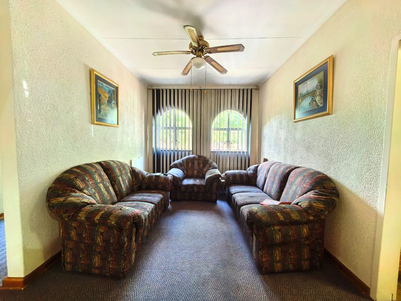 Neat family house for sale in Sasolburg in a prime area, walking distance to schools and shopping ce - Photo 7