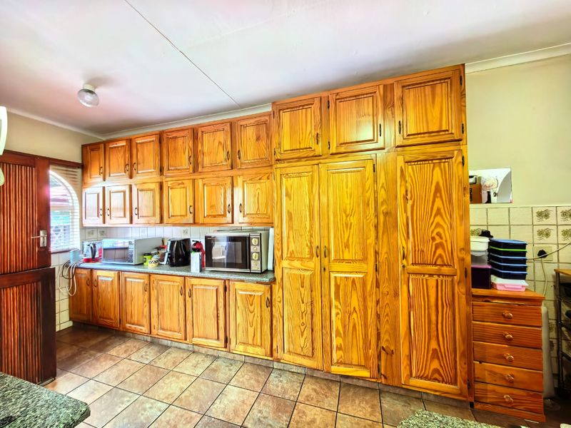 Neat family house for sale in Sasolburg in a prime area, walking distance to schools and shopping ce - Photo 3