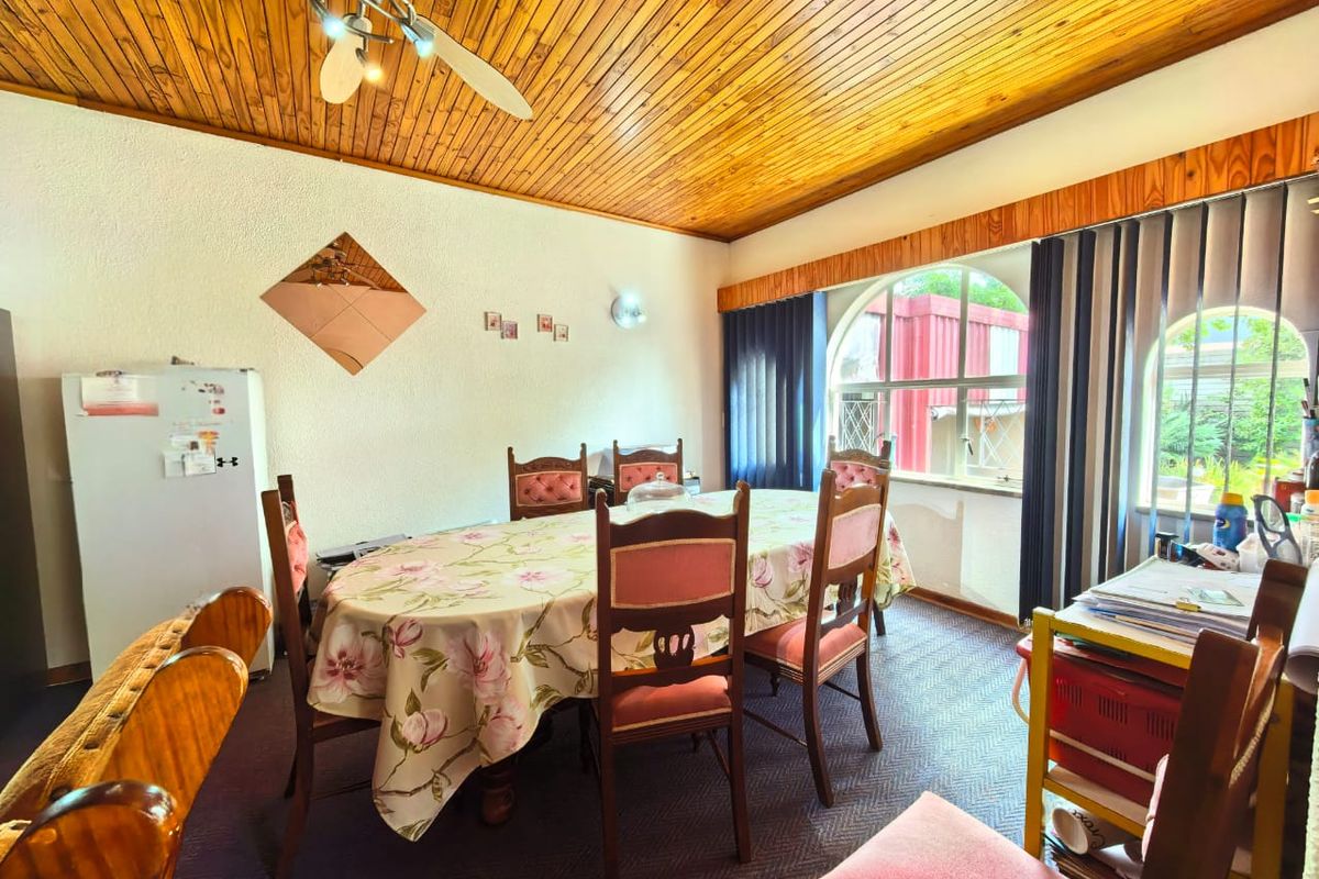 Neat family house for sale in Sasolburg in a prime area, walking distance to schools and shopping ce - Photo 5