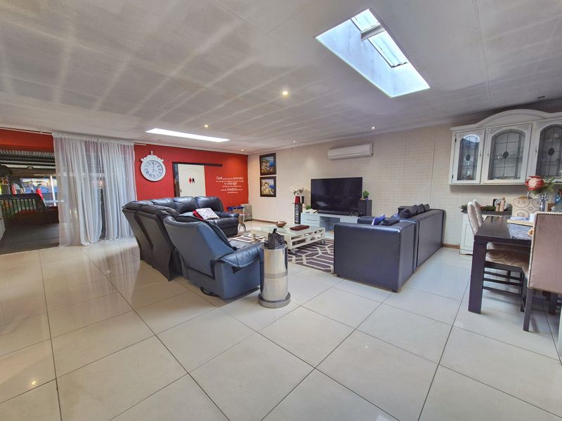 Stunning Entertainer's Dream In The Heart Of Dalview! - Photo 10