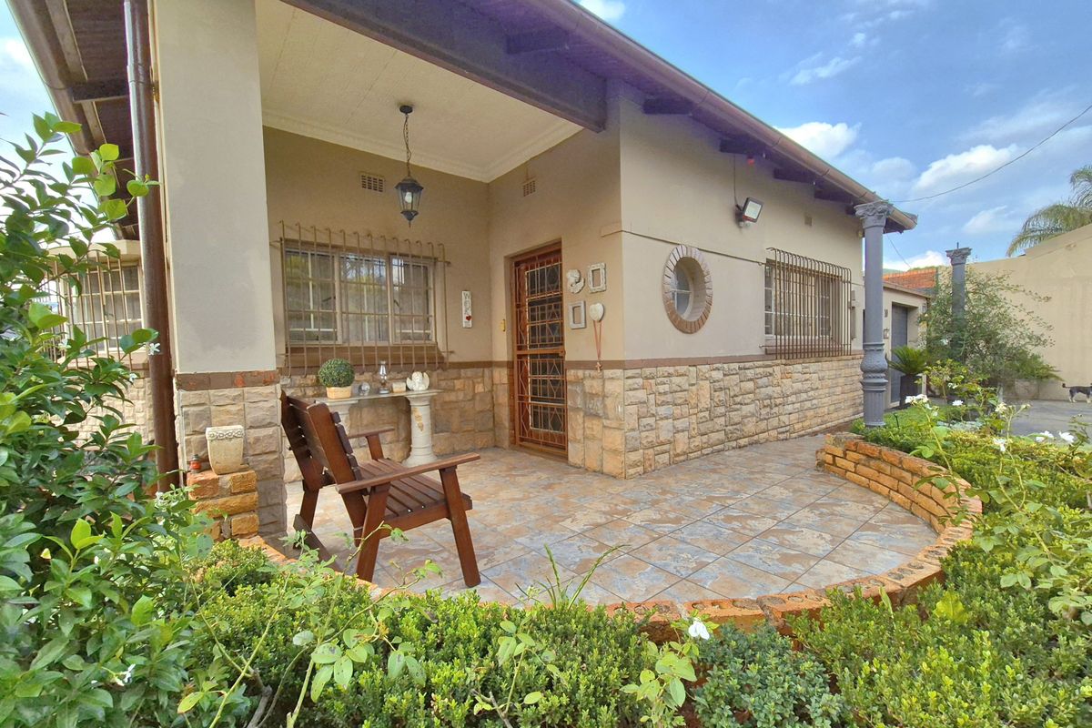 Stunning Entertainer's Dream In The Heart Of Dalview! - Photo 3