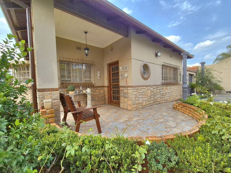 Stunning Entertainer's Dream In The Heart Of Dalview! - Photo 3
