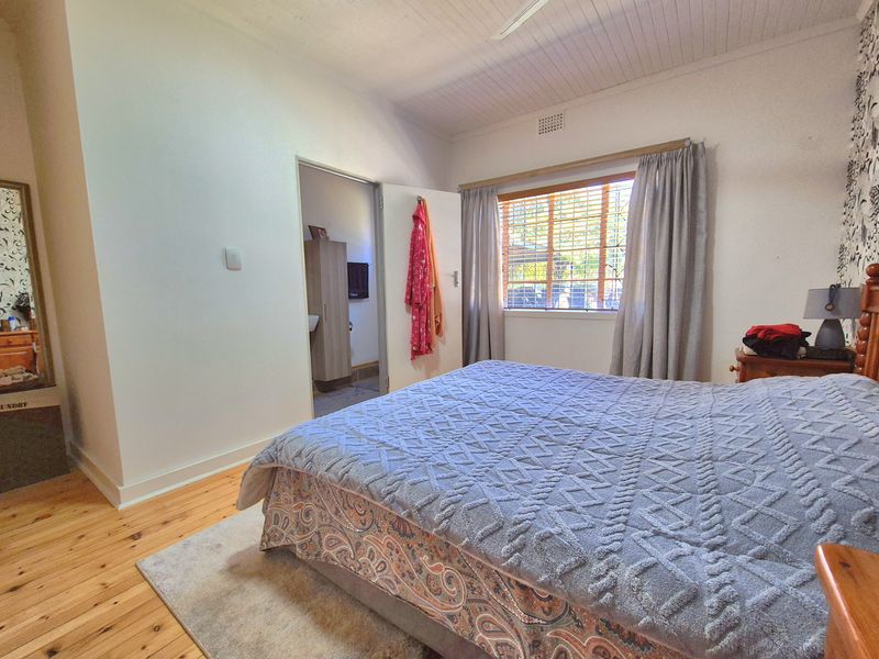 STUNNING HOUSE + POOL + FLAT = YOUR DREAM HOME! - Photo 9