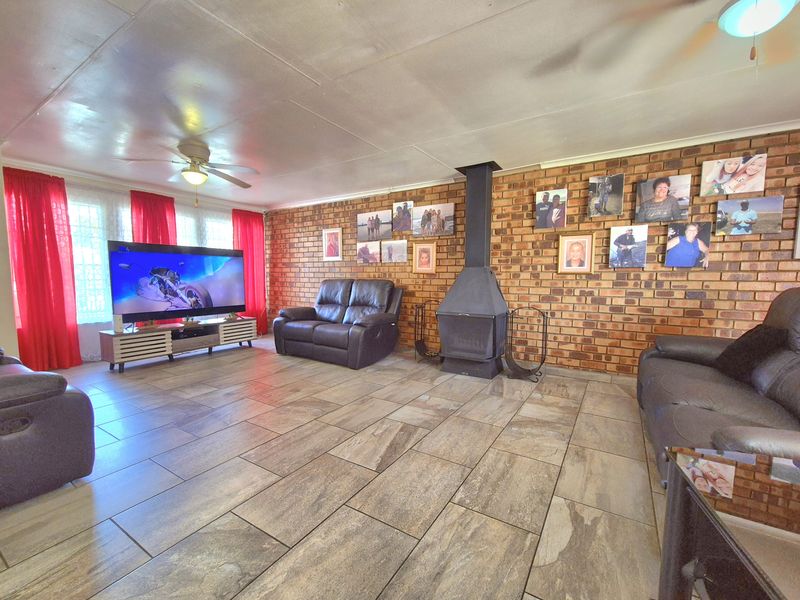 Stunning Oasis For Sale In Sherwood Gardens! - Photo 6