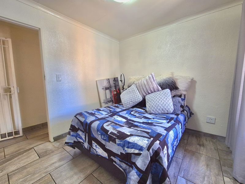 Stunning Oasis For Sale In Sherwood Gardens! - Photo 8