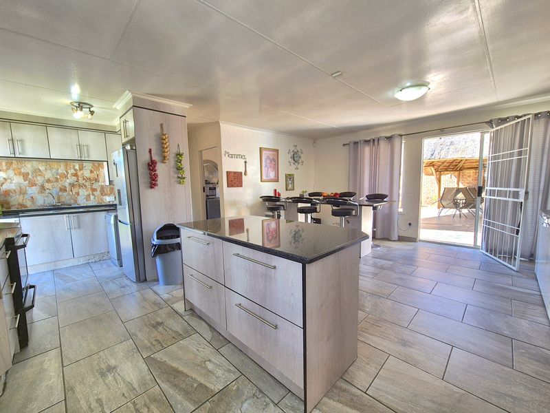 Stunning Oasis For Sale In Sherwood Gardens! - Photo 3