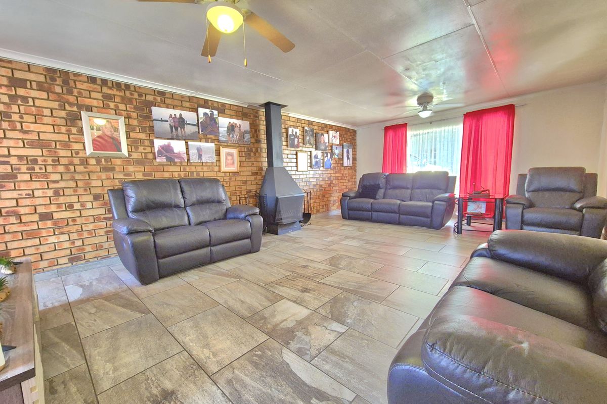 Stunning Oasis For Sale In Sherwood Gardens! - Photo 5