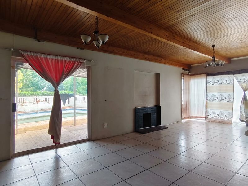 Investor’s Opportunity – Walking Distance to Flavius Mareka College! - Photo 8