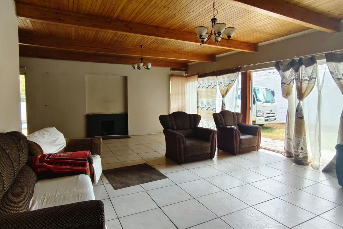 Investor’s Opportunity – Walking Distance to Flavius Mareka College! - Photo 5